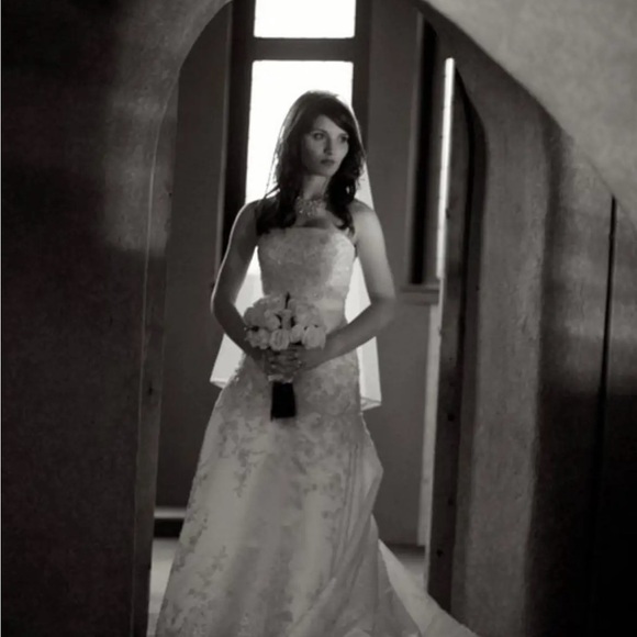 Casablanca Diamond White Wedding Gown - Picture 4 of 4